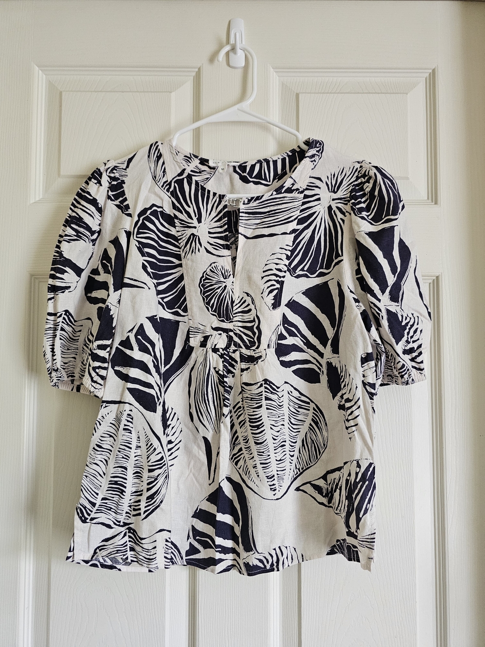 Nicole Miller NY Women's M Navy Cream Seashell Print Puff Sleeve Blouse